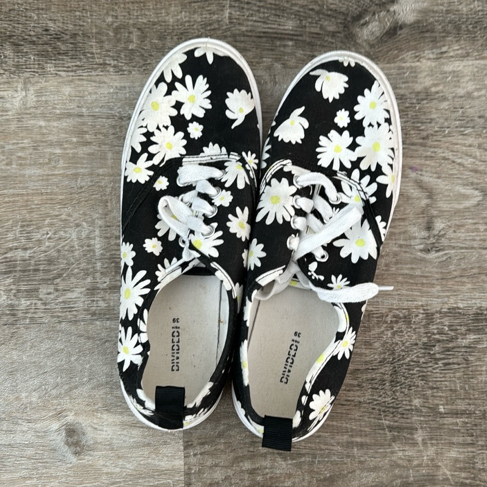 H&M (DIVIDED) floral shoes